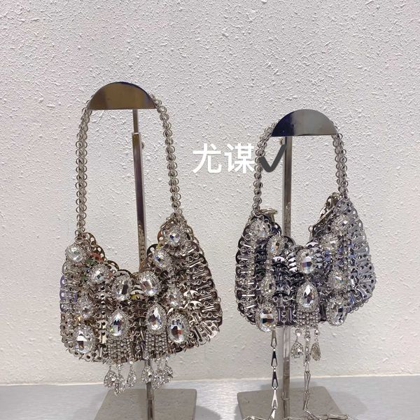 shiny and ineffective sequins handmade woven dumplings banquet tassels metal beads mobile phone underarm crossbody bag 230731
shiny and ineffective sequins handmade woven dumplings banquet tassels metal beads mobile phone underarm crossbody bag 230731