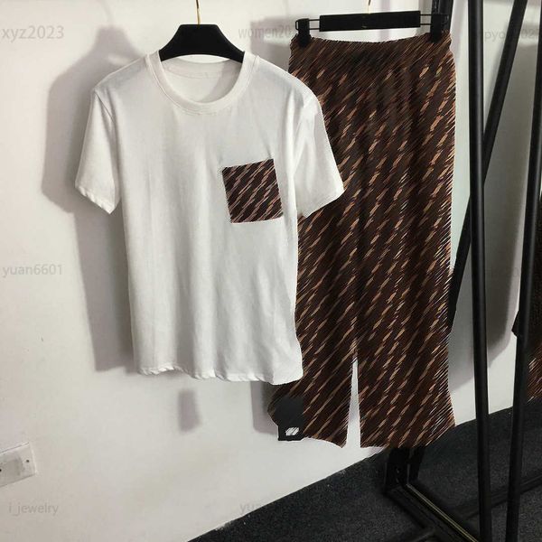 designer women tracksuits girl sports suit size s-xl 2pcs contrast pocket short sleeved t-shirt and letter printed wide leg pants june21, White
designer women tracksuits girl sports suit size s-xl 2pcs contrast pocket short sleeved t-shirt and letter printed wide leg pants june21, White
