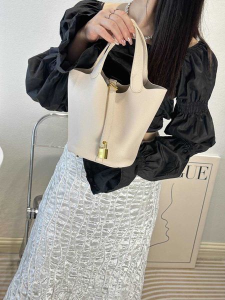designer h ermes picotin lock tote bags for women handheld bag 2023 summer new vegetable basket bucket high end commuter gift mom crossbody
designer h ermes picotin lock tote bags for women handheld bag 2023 summer new vegetable basket bucket high end commuter gift mom crossbody