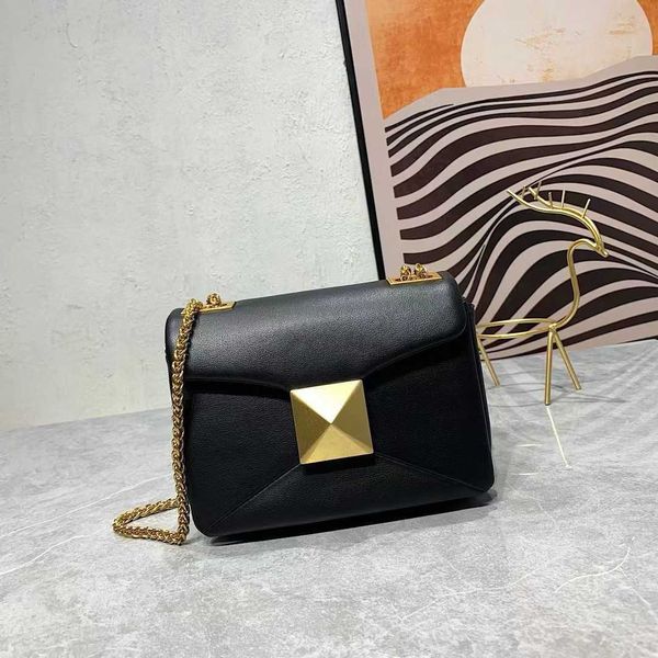 designer tote one 2023 lady bags bags summer new big bag woman designer vbutton bag for willow nail chain underarm one shoulde
designer tote one 2023 lady bags bags summer new big bag woman designer vbutton bag for willow nail chain underarm one shoulde