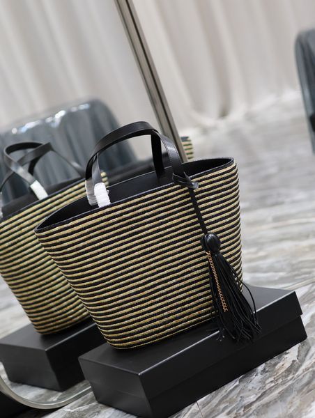 600308 new women's bucket bag high-end quality handbag raffia rattan woven process tote bag is very solid capacity is very stylish and
600308 new women's bucket bag high-end quality handbag raffia rattan woven process tote bag is very solid capacity is very stylish and