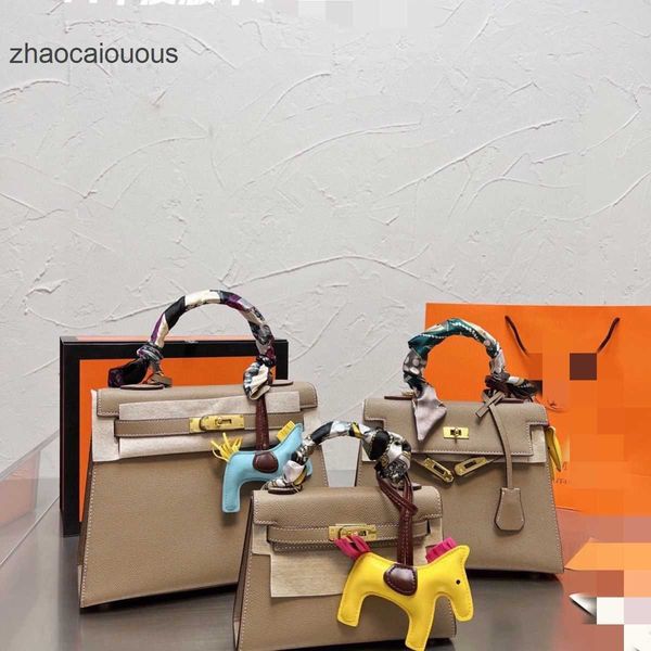 2023 luxurys classic bags hands handbag outlet france fashion bag designer three kellis sizes shoulder leather kellies palm print material 3
2023 luxurys classic bags hands handbag outlet france fashion bag designer three kellis sizes shoulder leather kellies palm print material 3