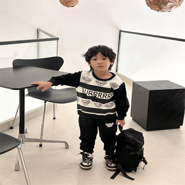 designer children's sportswear two-piece boys girls letter print youth brand letters casual sports style clothing children's fashi, White
designer children's sportswear two-piece boys girls letter print youth brand letters casual sports style clothing children's fashi, White