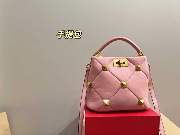 for ladies2023 velatninio woman bags designer spring/summer bag fashion simple bucket bag diamond latch lock knob rivet one shoulder handbag
for ladies2023 velatninio woman bags designer spring/summer bag fashion simple bucket bag diamond latch lock knob rivet one shoulder handbag