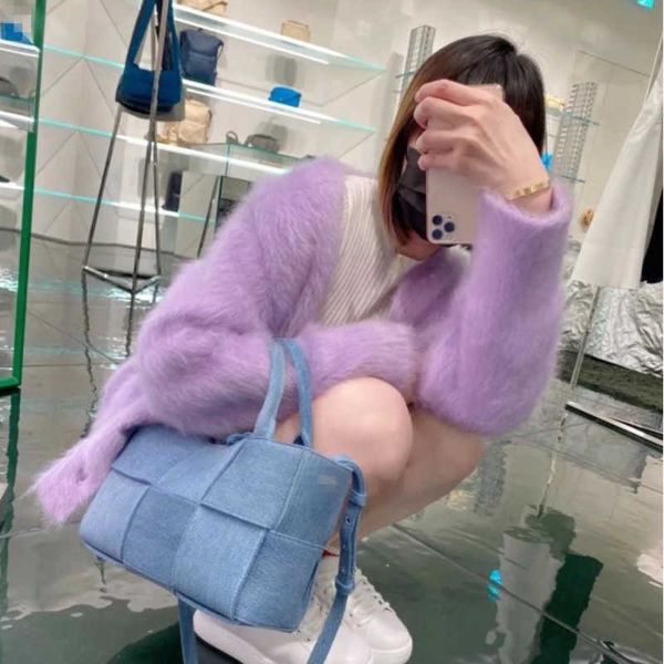 aa authentic bottegasveneta arco tote bag genuine leather handbags womens handheld bags italy brandname elegant outdoor bags large capacity
aa authentic bottegasveneta arco tote bag genuine leather handbags womens handheld bags italy brandname elegant outdoor bags large capacity