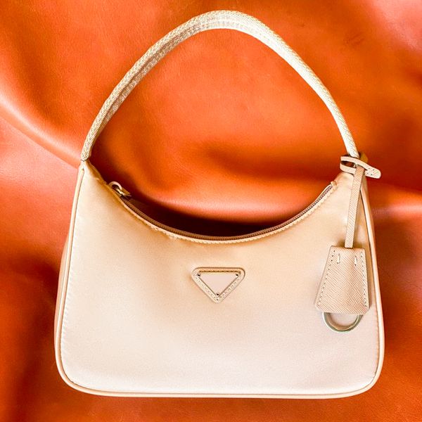 summer re-edition 2000 2005 safino bag totes genuine leather shoulder womens hand travel triangle bag luxurys designer mens fashion cross bo
summer re-edition 2000 2005 safino bag totes genuine leather shoulder womens hand travel triangle bag luxurys designer mens fashion cross bo
