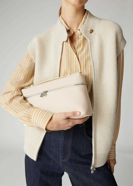 cowhide with lychee loro lcu markings commuting simple single shoulder lp27 handbag lunch box bag cosmetic 230731
cowhide with lychee loro lcu markings commuting simple single shoulder lp27 handbag lunch box bag cosmetic 230731