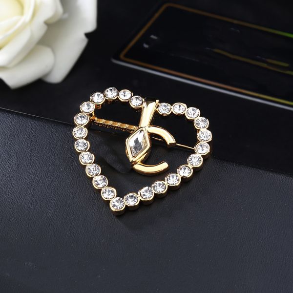 designer brooch fashion women brooches metal luxury pins woman letter c wedding gift party ccity 3455, Gray
designer brooch fashion women brooches metal luxury pins woman letter c wedding gift party ccity 3455, Gray
