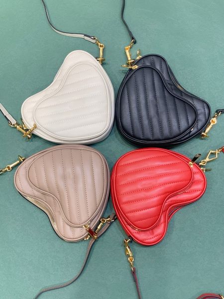 luxury handbag bag underarm bag for women's tote crossbody bag shoulder tote leather hobo vagrant bag designer bag love shape pattern b
luxury handbag bag underarm bag for women's tote crossbody bag shoulder tote leather hobo vagrant bag designer bag love shape pattern b