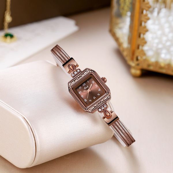 women light luxury high-grade watch vintage copper imitation snake strap watch square plate antique watch, Slivery;brown
women light luxury high-grade watch vintage copper imitation snake strap watch square plate antique watch, Slivery;brown