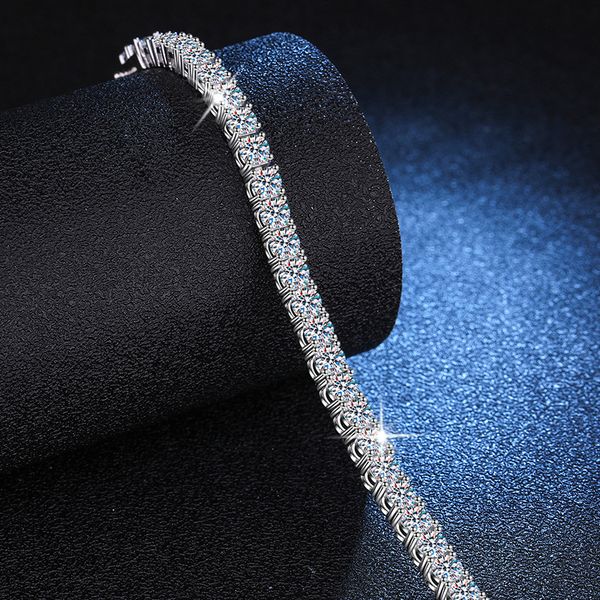 2023 the latest exquisite shape necklace created quality s925 silver plated bracelet bracelet is full of row of mozang stone tennis high -ca
2023 the latest exquisite shape necklace created quality s925 silver plated bracelet bracelet is full of row of mozang stone tennis high -ca