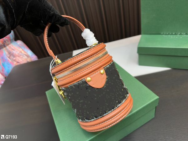 designer bag lady luxury the bucket bag womens men tote classic drawstring shoulder fashion wallet buckets handle purses handbag crossbody b
designer bag lady luxury the bucket bag womens men tote classic drawstring shoulder fashion wallet buckets handle purses handbag crossbody b