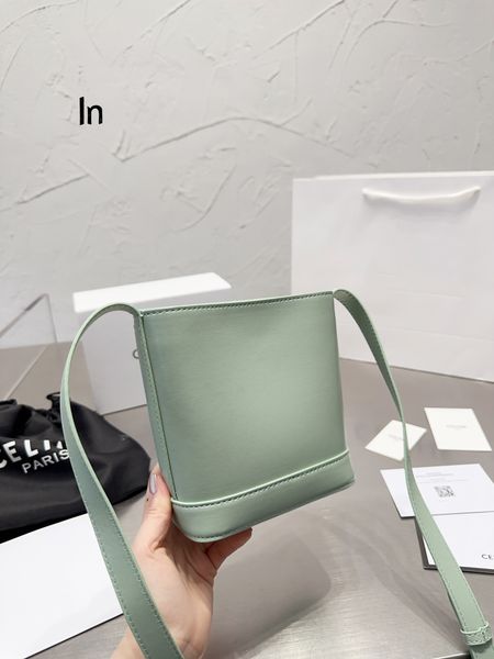 triomphe bucket leather crossbody bag shoulder bag ladies handbag luxury designer ladies fashion evening bag handbag 16*15cm
triomphe bucket leather crossbody bag shoulder bag ladies handbag luxury designer ladies fashion evening bag handbag 16*15cm