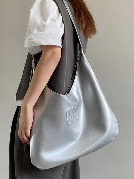 designer bags large capacity soft leather bag women silver girl leisure commuter shoulder bag cross body bag miu tote bag 9kn1
designer bags large capacity soft leather bag women silver girl leisure commuter shoulder bag cross body bag miu tote bag 9kn1
