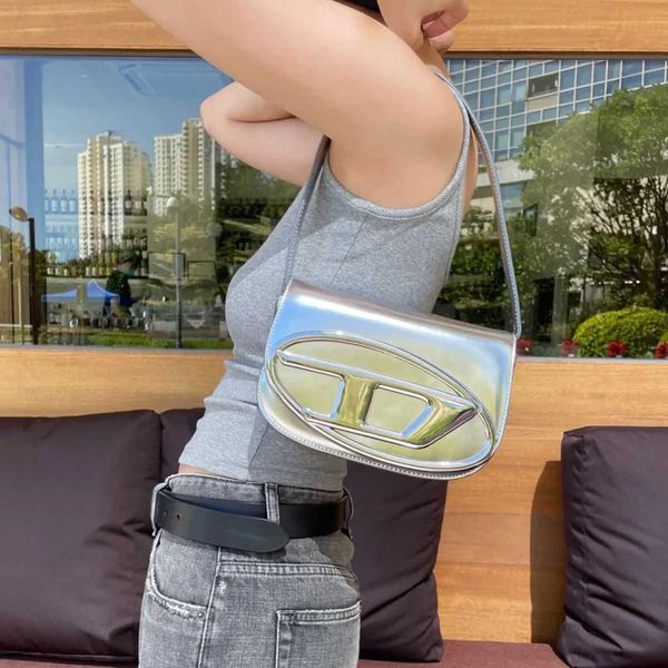 designer diesels d bag design 2023 new portable underarm women's girl style silver shoulder 6vdv
designer diesels d bag design 2023 new portable underarm women's girl style silver shoulder 6vdv