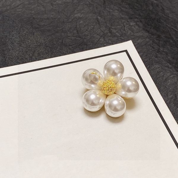 designer brooch fashion women brooches metal luxury pins woman letter c wedding gift party ccity 4356, Gray
designer brooch fashion women brooches metal luxury pins woman letter c wedding gift party ccity 4356, Gray