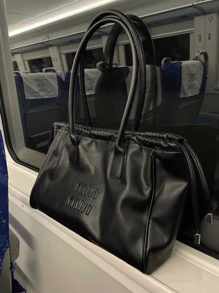 designer bags hobo bag women's leisure large capacity bag shoulder portable underarm commuter bag miu tote bag t9gh
designer bags hobo bag women's leisure large capacity bag shoulder portable underarm commuter bag miu tote bag t9gh