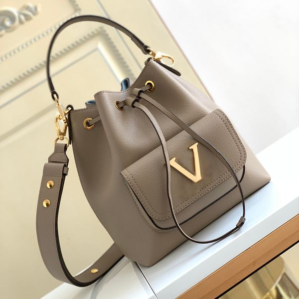 9a high imitation designer bucket bag 23cm luxurys women handbag cowhide crossbody with box
9a high imitation designer bucket bag 23cm luxurys women handbag cowhide crossbody with box