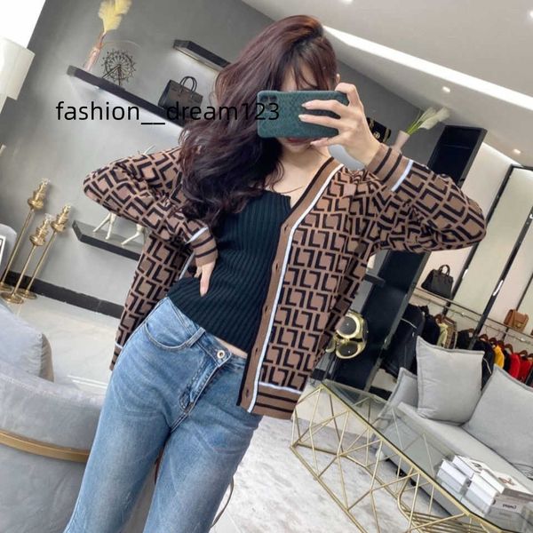 knitted cardigan sweater double f letter tees jacquard temperament v-neck thin knit jacket for men and women of the same style, White
knitted cardigan sweater double f letter tees jacquard temperament v-neck thin knit jacket for men and women of the same style, White