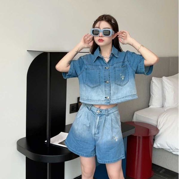 23ss new womens set designer jacket fashion embroidery letters light denim short-sleeved coat straight shorts women two-piece denim clothing, Black;brown
23ss new womens set designer jacket fashion embroidery letters light denim short-sleeved coat straight shorts women two-piece denim clothing, Black;brown