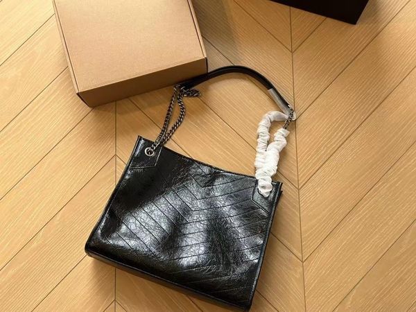 black large capacity package shoulder commuter bags designer tote shopping bag women handbag magnet seal genuine leather fashion
black large capacity package shoulder commuter bags designer tote shopping bag women handbag magnet seal genuine leather fashion