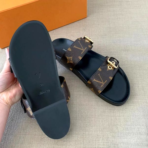 2023 new bom dia flat woman slipper designer mule luxury canvas man slides leather 2 strap with gold-tone buckles beach sandal effortlessly, Black
2023 new bom dia flat woman slipper designer mule luxury canvas man slides leather 2 strap with gold-tone buckles beach sandal effortlessly, Black