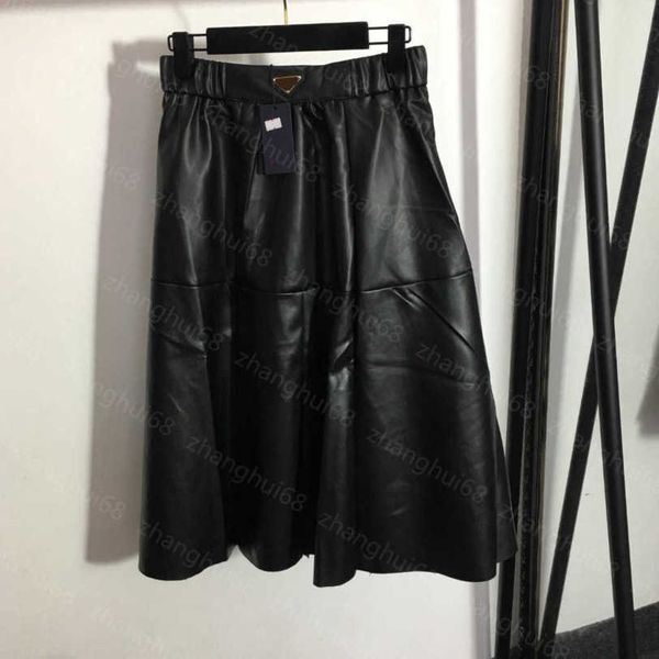 23ss womens designer clothing designer skirts letter triangle logo decoration high waist a word half skirt pu leather skirt women clothes a1, Black
23ss womens designer clothing designer skirts letter triangle logo decoration high waist a word half skirt pu leather skirt women clothes a1, Black