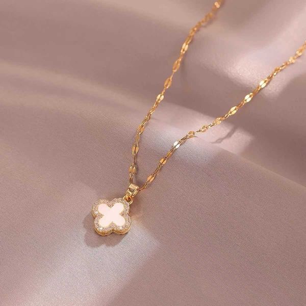 van clover necklace designer four-leaf clover pendant necklace same titanium steel black and white light luxury new women's fashion jew, Silver
van clover necklace designer four-leaf clover pendant necklace same titanium steel black and white light luxury new women's fashion jew, Silver