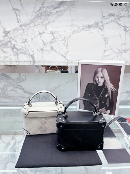 brand boutique designer cosmetic bag ladies fashion shoulder bag portable crossbody bag
brand boutique designer cosmetic bag ladies fashion shoulder bag portable crossbody bag