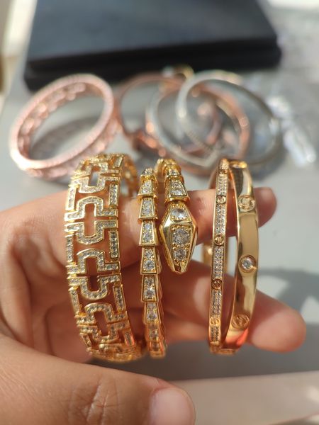 silver hollow rome solid 18k gold single tennis elegant bangle clover bracelets fashion diamond jewelry for men women party wedding special, Golden;silver
silver hollow rome solid 18k gold single tennis elegant bangle clover bracelets fashion diamond jewelry for men women party wedding special, Golden;silver