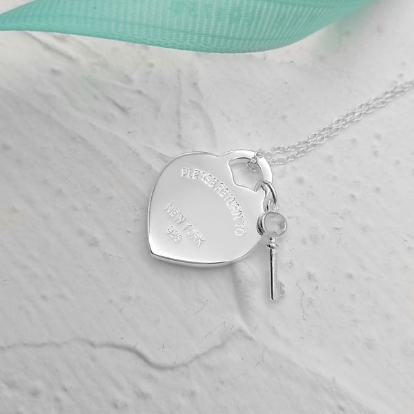 new 100% 925 sterling silver necklace double heart tag pendant return to tiff blue love & key charms rose gold and gold luxurious for women
new 100% 925 sterling silver necklace double heart tag pendant return to tiff blue love & key charms rose gold and gold luxurious for women