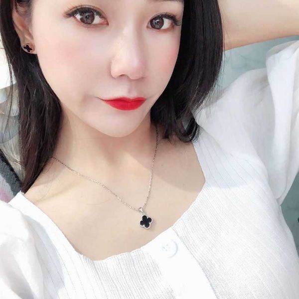 van clover necklace designer four leaf clover pendant silver four leaf grass women's fashion cool spicy girl light luxury small group g
van clover necklace designer four leaf clover pendant silver four leaf grass women's fashion cool spicy girl light luxury small group g