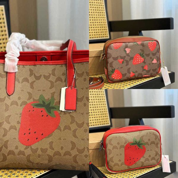 large tote bag designer bag handbag large capacity plain crossbody shoulder women purse leather strawberry bags luxurys designers totes 2303
large tote bag designer bag handbag large capacity plain crossbody shoulder women purse leather strawberry bags luxurys designers totes 2303