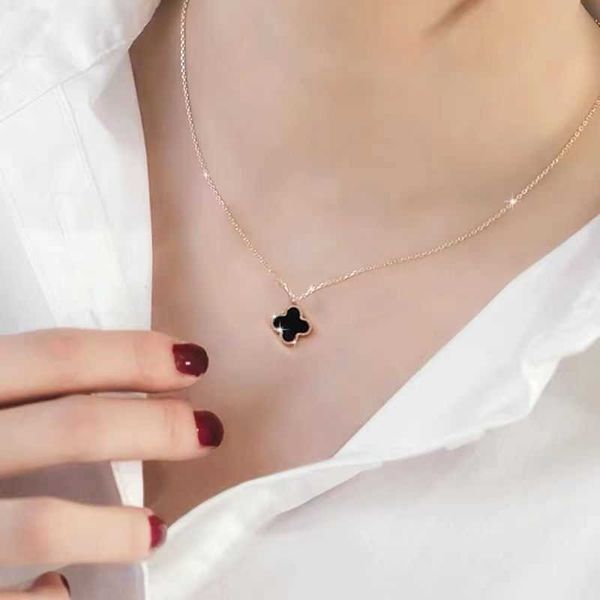 van clover necklace designer four leaf clover pendant necklace rose color women's summer titanium steel light luxury non fade gift 2023, Silver
van clover necklace designer four leaf clover pendant necklace rose color women's summer titanium steel light luxury non fade gift 2023, Silver