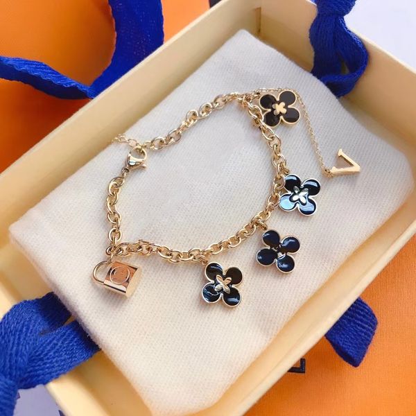 designer jewelry bracelets charm bracelet with gold hardware for women hand strap brown flower pattern logo stamp printed fashion gift, Golden;silver
designer jewelry bracelets charm bracelet with gold hardware for women hand strap brown flower pattern logo stamp printed fashion gift, Golden;silver