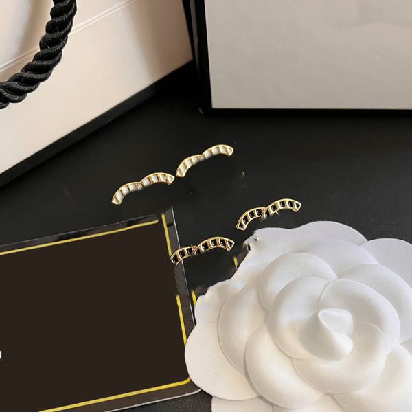 womens luxury retro vintage letters stud earrings brand designer black white epoxy diamond crystal dangle earring ear rings party wedding je, Golden;silver
womens luxury retro vintage letters stud earrings brand designer black white epoxy diamond crystal dangle earring ear rings party wedding je, Golden;silver