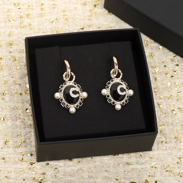 2023 luxury quality charm drop earring with diamond and black color design have box stamp nature shell beads ps7764a, Golden
2023 luxury quality charm drop earring with diamond and black color design have box stamp nature shell beads ps7764a, Golden