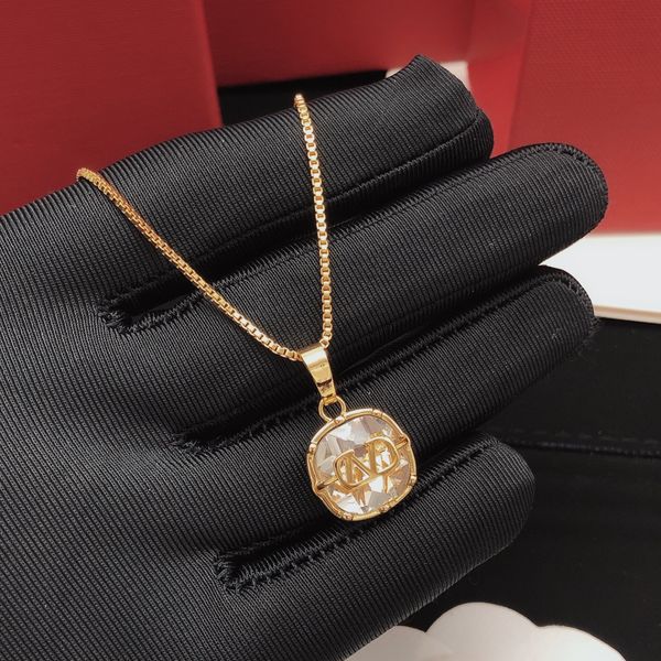 designer pendant necklaces letter v logo jewelry necklace luxury women new style fashion jewelry pearl metal valentinoity day gift sdfrfg, Silver
designer pendant necklaces letter v logo jewelry necklace luxury women new style fashion jewelry pearl metal valentinoity day gift sdfrfg, Silver