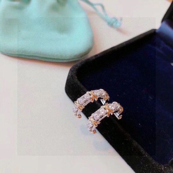 designer earings fashion pattern chain stud luxury brand 18k gold plating valentine's day gift, Golden;silver
designer earings fashion pattern chain stud luxury brand 18k gold plating valentine's day gift, Golden;silver