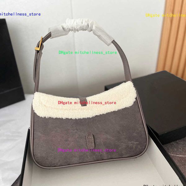 lamb hair ladies underarm bags solid colour splicing handbag purses fashion hardware letters hasp interior pocket adjustable genuine leather
lamb hair ladies underarm bags solid colour splicing handbag purses fashion hardware letters hasp interior pocket adjustable genuine leather