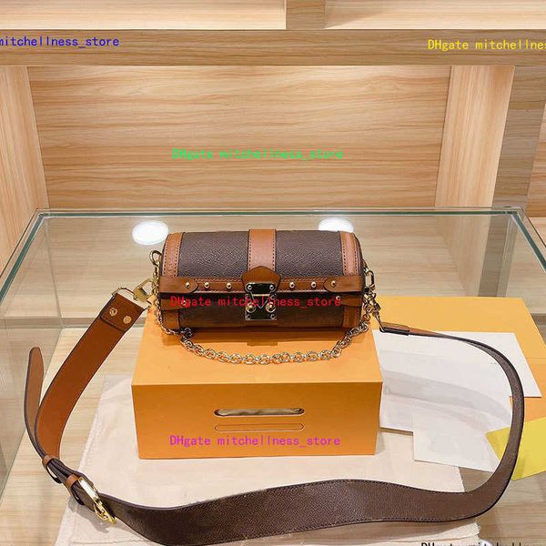 round trunk bag handbag crossbody bags genuine leather classic letter metallic rivets s-lock barrel purse removable adjustable shoulder
round trunk bag handbag crossbody bags genuine leather classic letter metallic rivets s-lock barrel purse removable adjustable shoulder