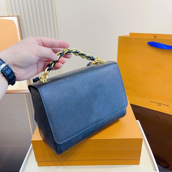 v-shaped buckle single shoulder bag diagonal span bag twin bag two-piece water corrugated women's bag corrugated bag
v-shaped buckle single shoulder bag diagonal span bag twin bag two-piece water corrugated women's bag corrugated bag