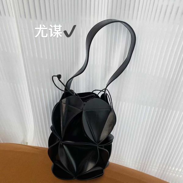 dark punk motorcycle flower drawn bucket bag personalized irregular large capacity tote underarm one shoulder handbag 230401
dark punk motorcycle flower drawn bucket bag personalized irregular large capacity tote underarm one shoulder handbag 230401