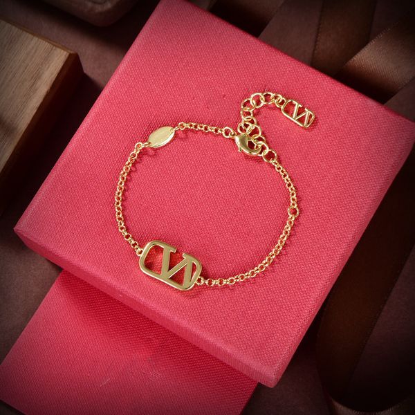designer charm bracelet letter v logo jewelry luxury women fashion jewelry pearl metal valentinoity day gift ohrringe sdfdfddsa, Golden;silver
designer charm bracelet letter v logo jewelry luxury women fashion jewelry pearl metal valentinoity day gift ohrringe sdfdfddsa, Golden;silver