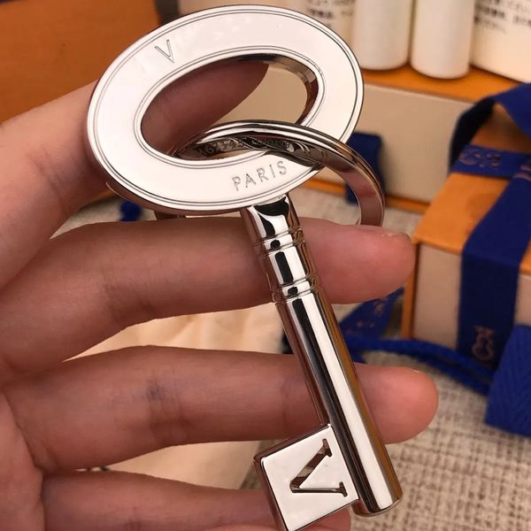 keychain letter v designer mens luxury silver car keyring womens buckle keychains handmade leather women bag ornament pendant send box origi
keychain letter v designer mens luxury silver car keyring womens buckle keychains handmade leather women bag ornament pendant send box origi