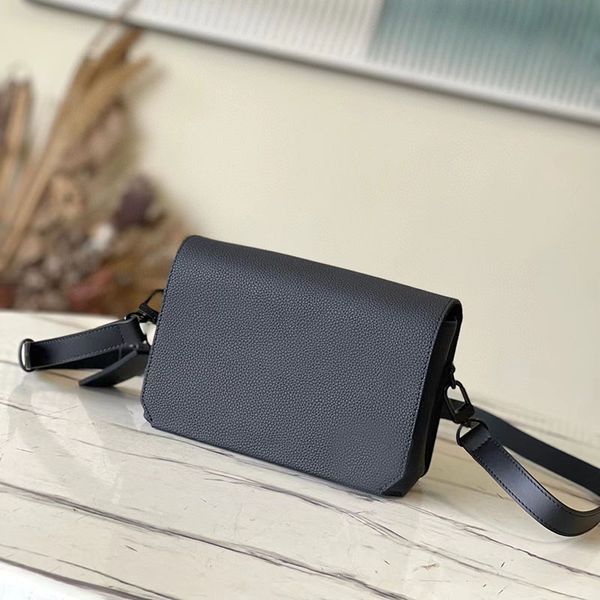 men messenger bag full leather shoulder bag with magnetic buckle covered tote quality
men messenger bag full leather shoulder bag with magnetic buckle covered tote quality