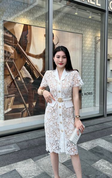 two color lace dress 2023 chunxi new high end custom small fragrance fashion celebrity slim fit dress v-neck medium length short sleeve wate, Black;gray
two color lace dress 2023 chunxi new high end custom small fragrance fashion celebrity slim fit dress v-neck medium length short sleeve wate, Black;gray