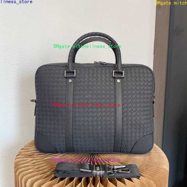man woven briefcases lapmessage bag designer bags gentleman shoulder crossbody handbags with letters
man woven briefcases lapmessage bag designer bags gentleman shoulder crossbody handbags with letters