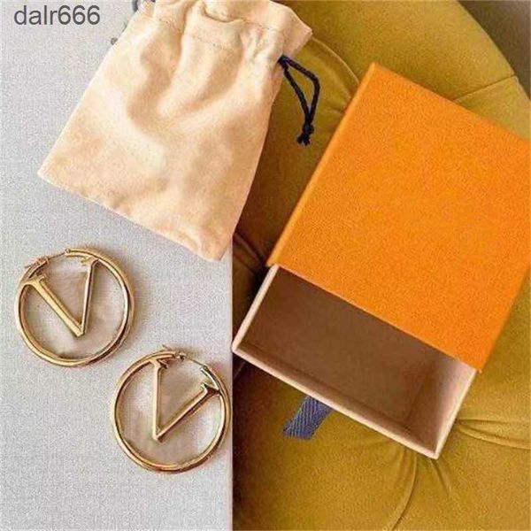 designer letter earring womens fashion stud earrings vintage earring circle gold luxurious, Golden;silver
designer letter earring womens fashion stud earrings vintage earring circle gold luxurious, Golden;silver