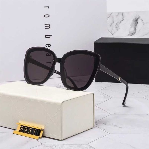 designer sunglasses overseas 2023 new sunglasses women's street shooting tourism polarizing glasses 8951, White;black
designer sunglasses overseas 2023 new sunglasses women's street shooting tourism polarizing glasses 8951, White;black